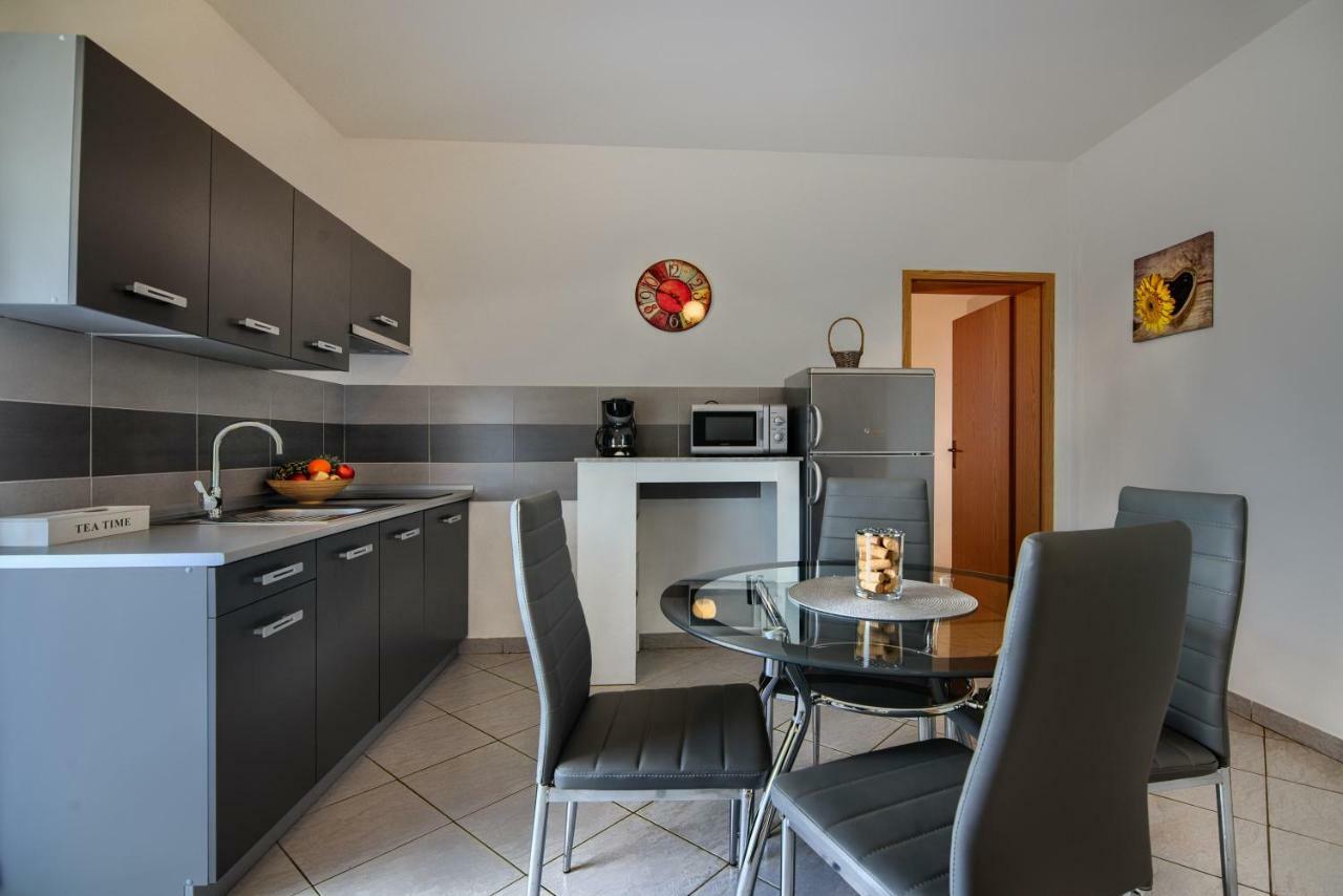 Apartment Mladenka Pula Eksteriør billede